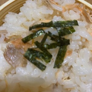 お弁当に鮭ご飯